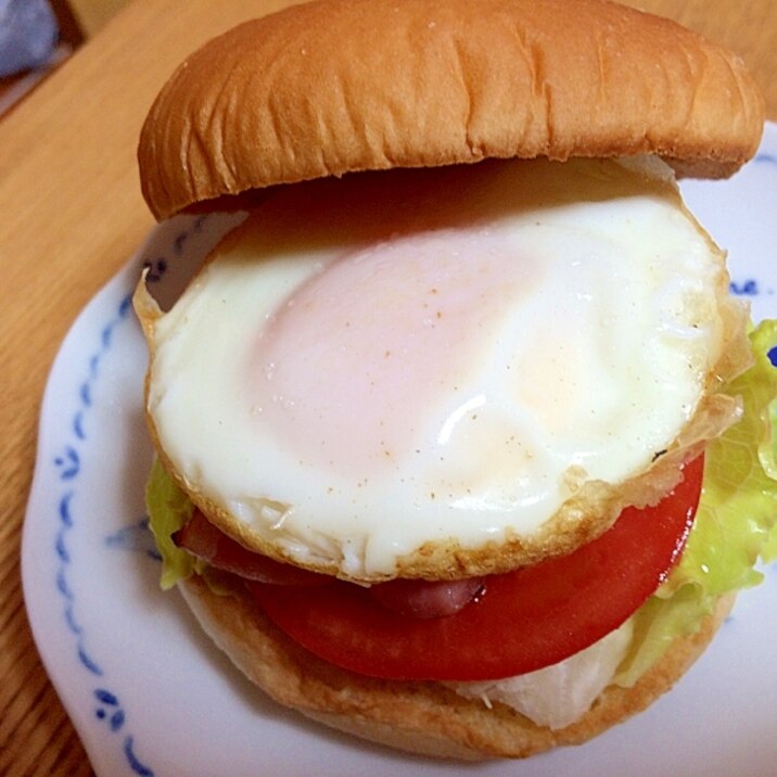 安くて美味しい！ベーコンエッグバーガー